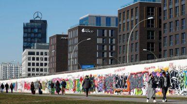 Un tratto di Muro sopravvissuto nella Berlino di oggi