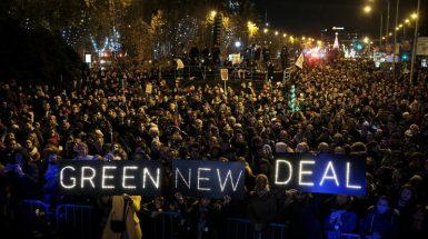 Una manifestazione a Madrid invoca l'adozione di misure concrete contro il cambiamento climatico