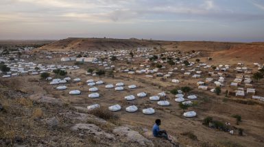 Un campo di rifugiati del Tigrai nel vicino Sudan